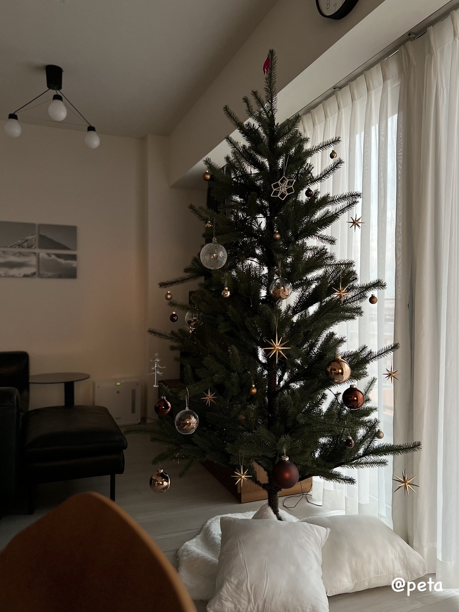 IKEAのクリスマスツリーにデコ